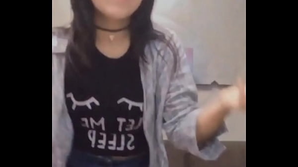 Putas de tik tok moviendo el culo